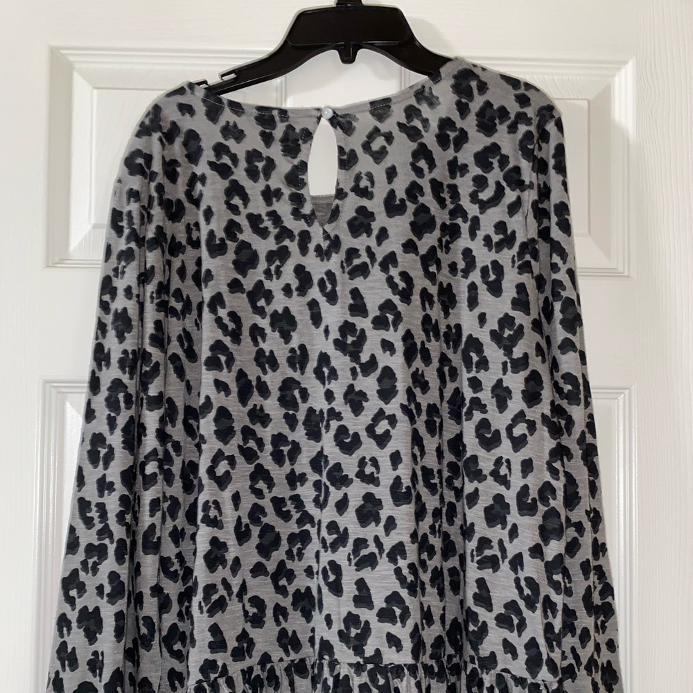 - Lucky Brand/ Leopard Long Sleeve Top - Picture 7 of 9